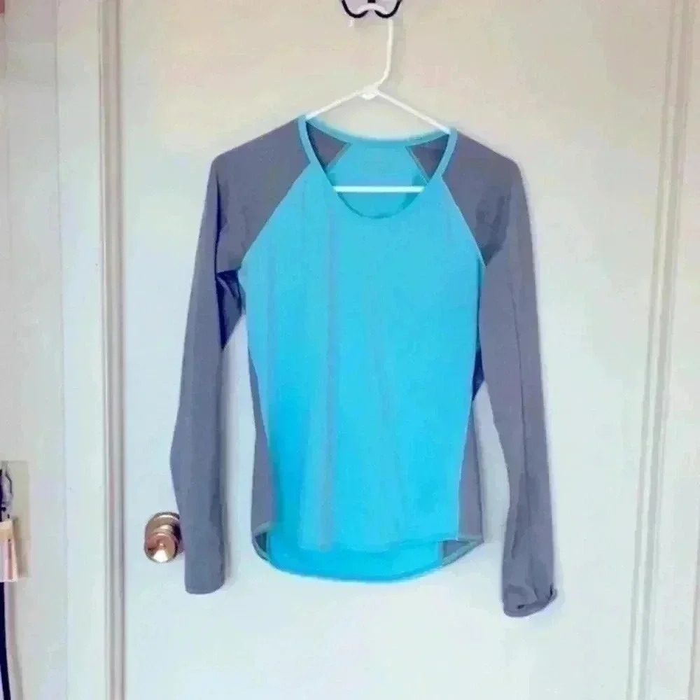 Athleta Running Top in Size Small.